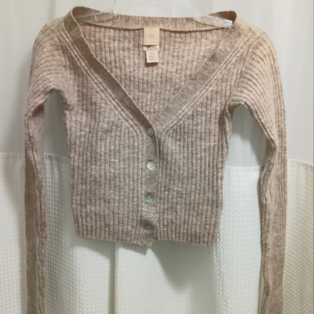 H&M Premium Wool blend cropped cardi. EUC.  Size xs